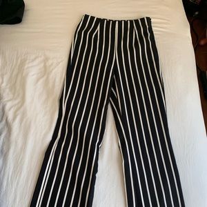 Black & white pants 🖤🤍